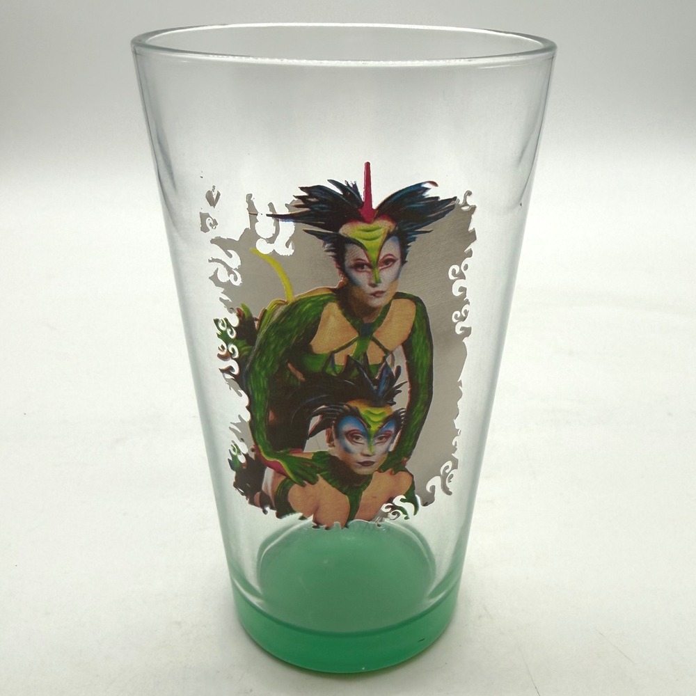 Cirque du Soleil O Las Vegas Souvenir Pint Glass Green Base Graphic Print